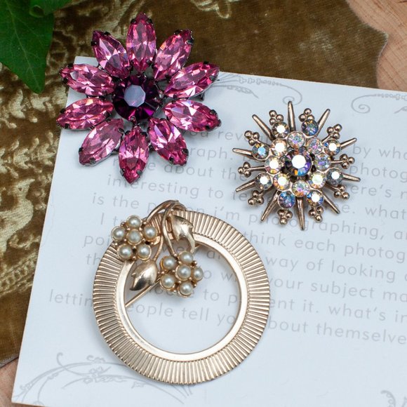 Coro Vintage 1950s Brooch + Two Other Pins - Picture 2 of 6